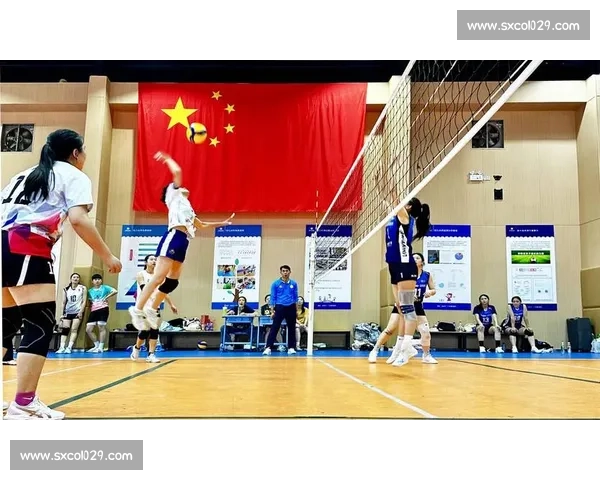 激烈对决！排球赛场精彩纷呈，强队争锋激烈角逐决赛资格